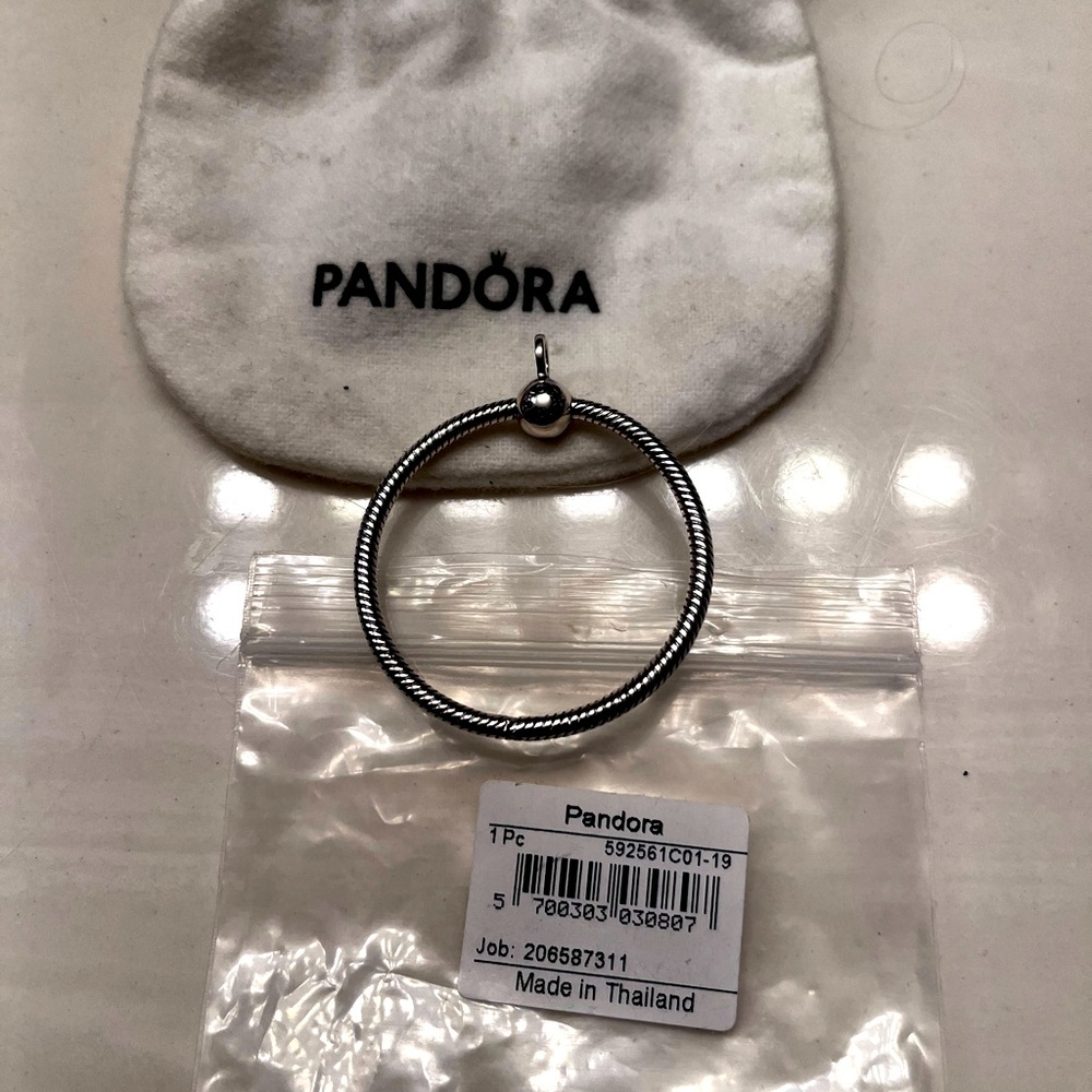 Pandora Moments Medium O Pendant Brand New. No longer available in stores